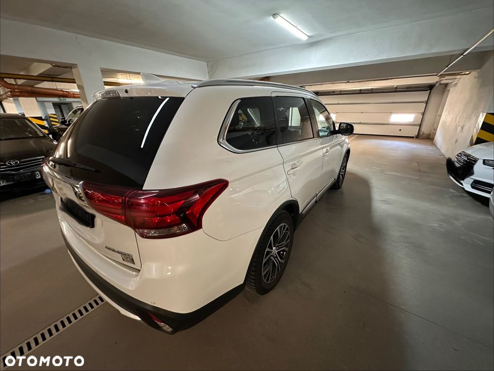 Mitsubishi Outlander 2.0 Instyle + 4WD CVT - 6