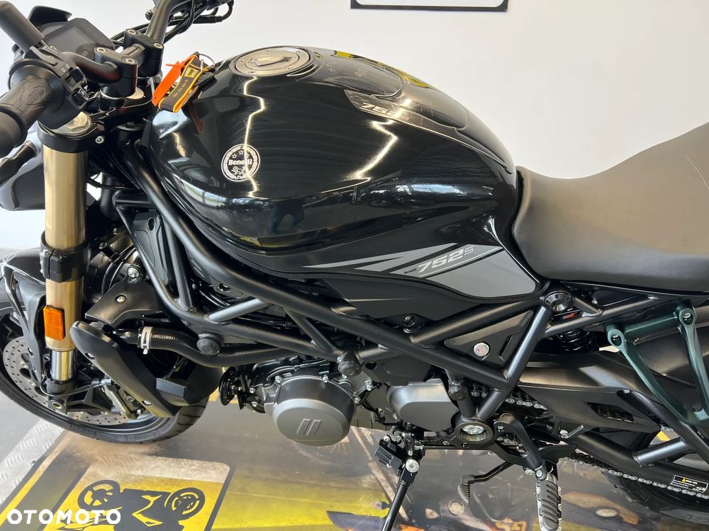 Benelli 752 S - 13