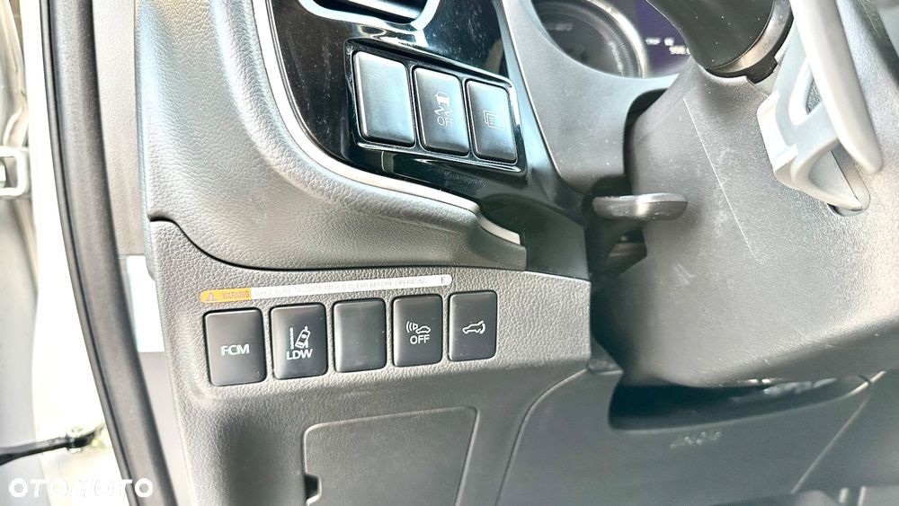 Mitsubishi Outlander 2.0 4WD Plug-In Hybrid - 11