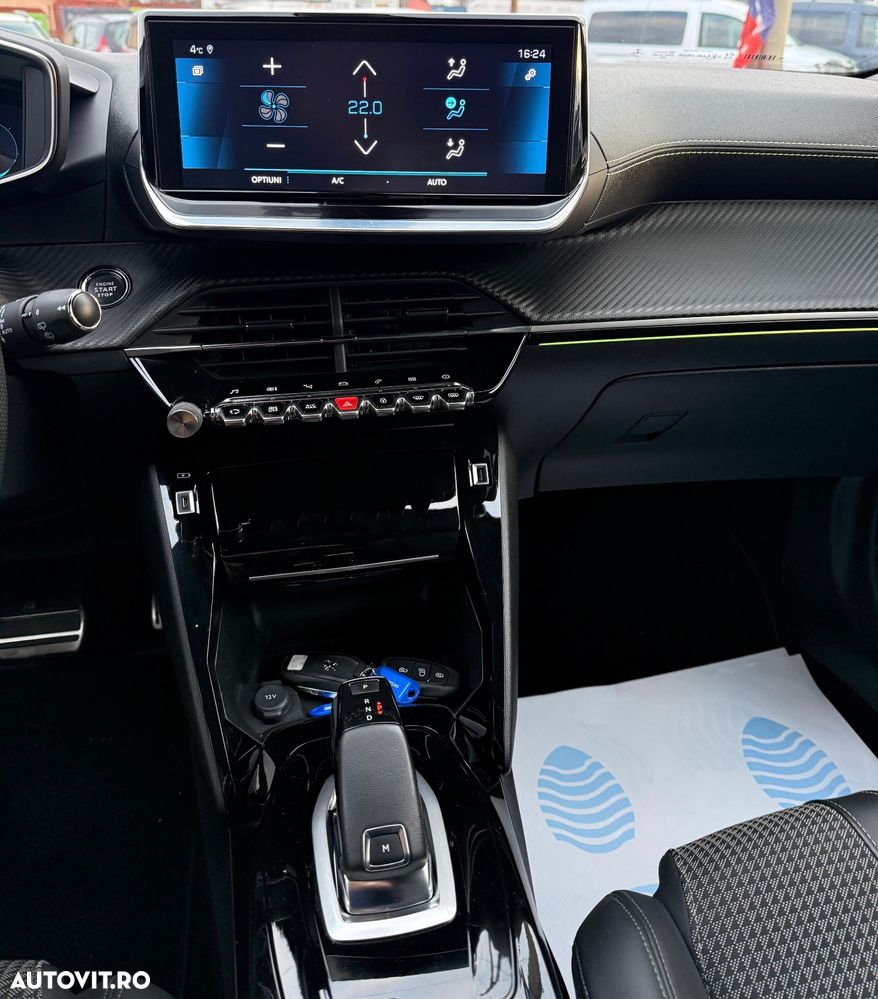 Peugeot 2008 PureTech 130 EAT8 GT Pack - 28