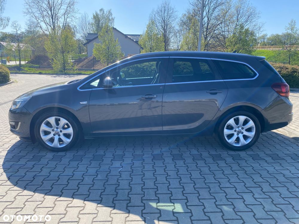 Opel Astra 2.0 CDTI DPF SportsTourer Exklusiv - 2