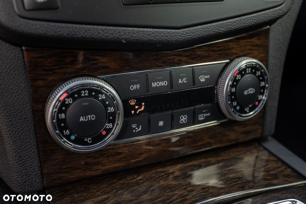 Mercedes-Benz Klasa C 180 BlueEFFICIENCY Elegance - 26