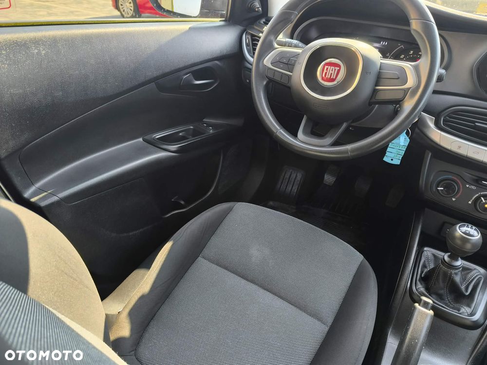 Fiat Tipo 1.4 16V Lounge EU6d - 23