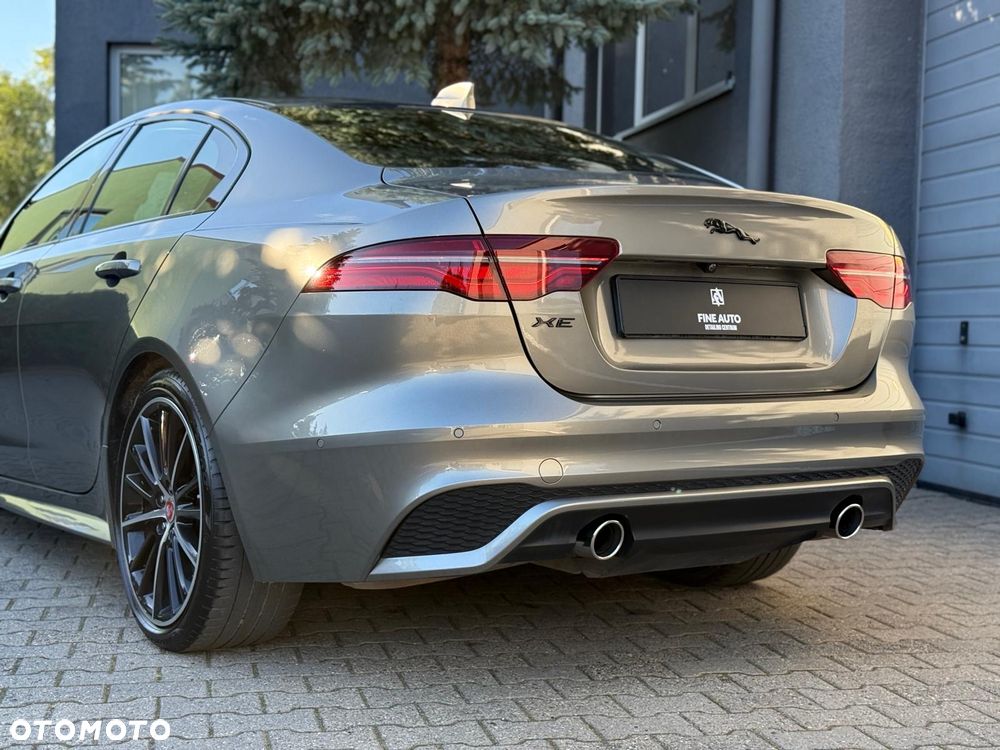 Jaguar XE 2.0 P250 R-Dynamic Black - 13