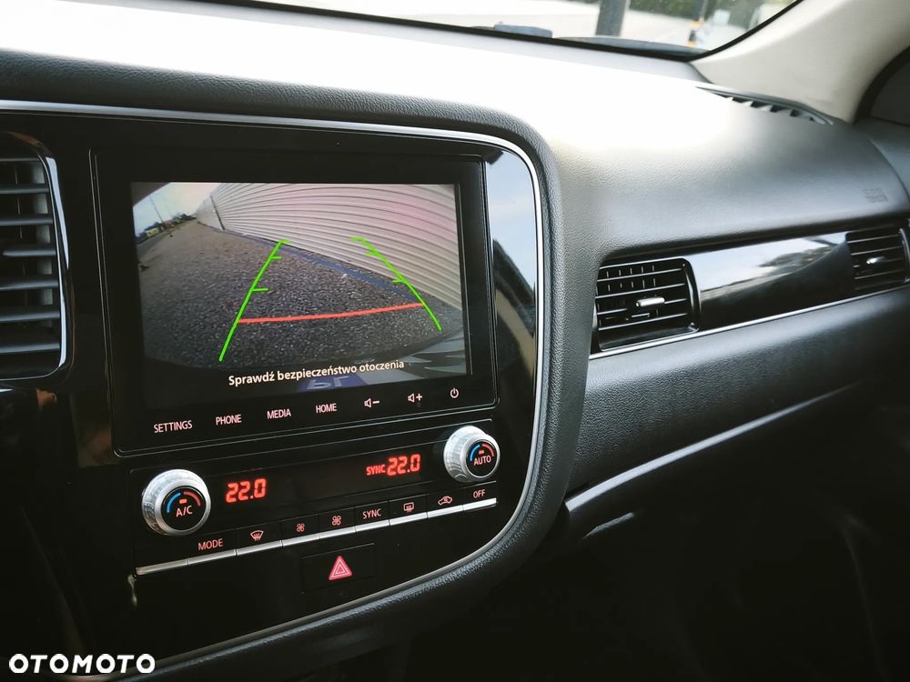 Mitsubishi Outlander - 2