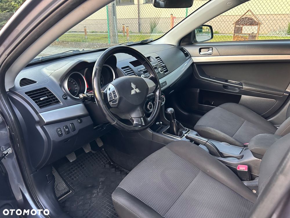 Mitsubishi Lancer 1.5 Inform - 8