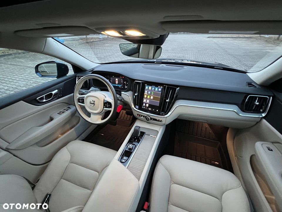Volvo V60 B5 B AWD Plus Dark - 19