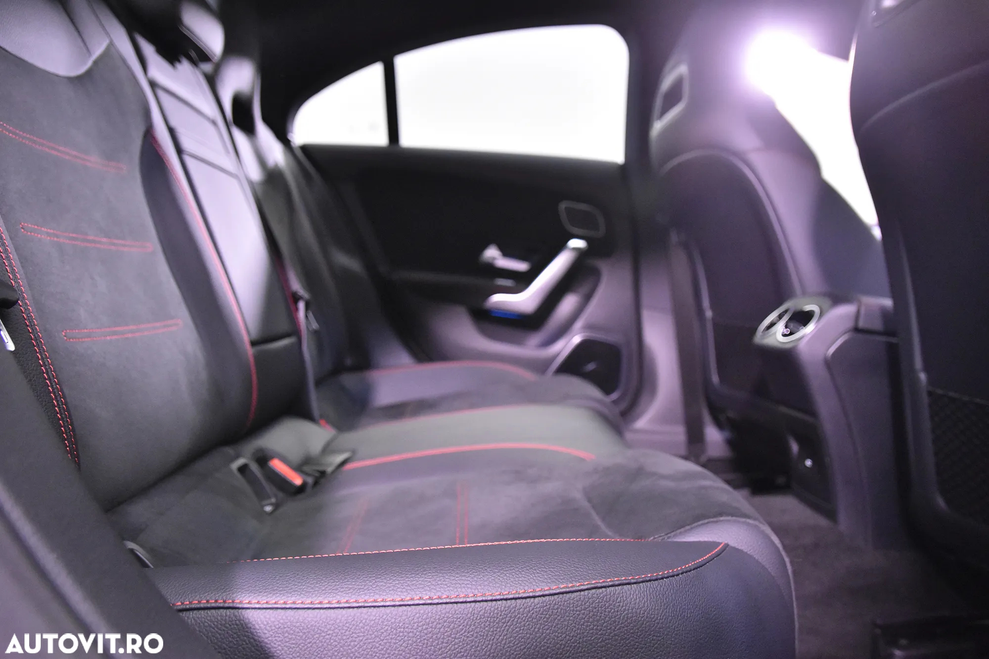Mercedes-Benz CLA - 12