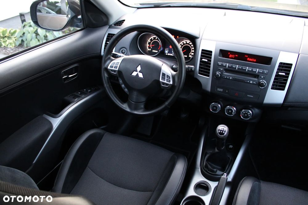 Mitsubishi Outlander 2.0 2WD 35 Jahre - 7