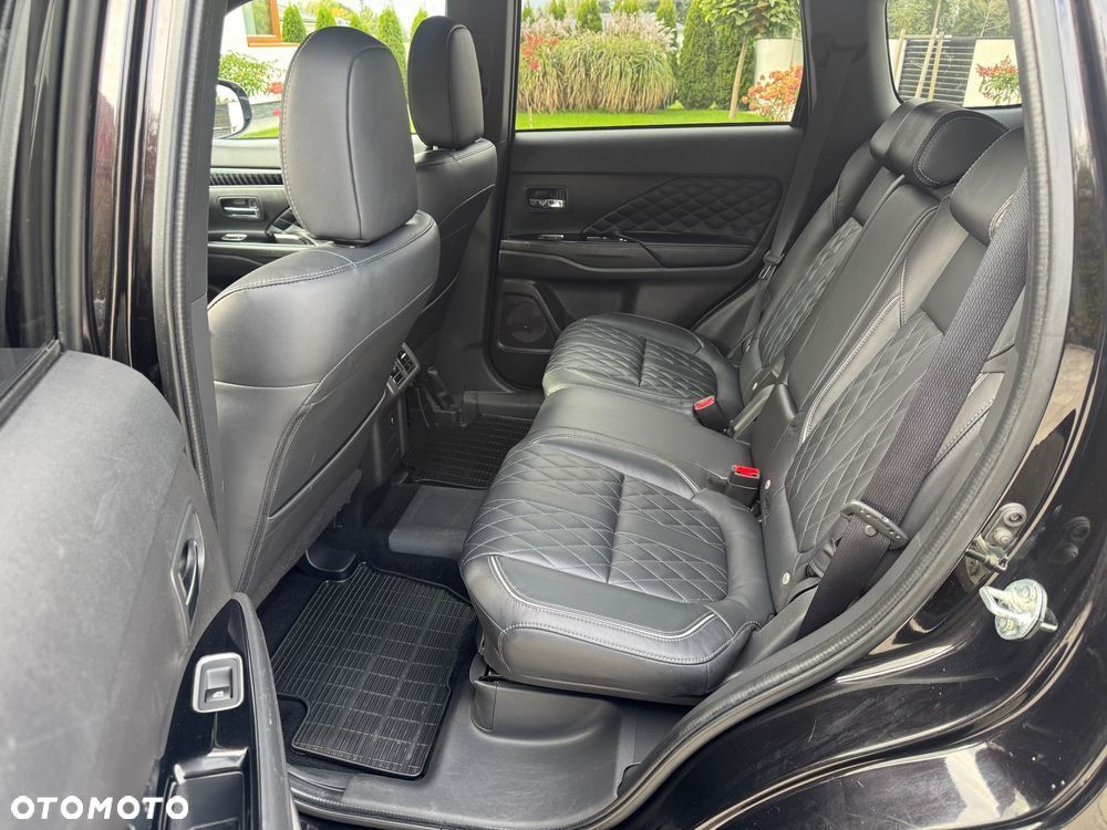 Mitsubishi Outlander 2.4 4WD Diamant+ - 24