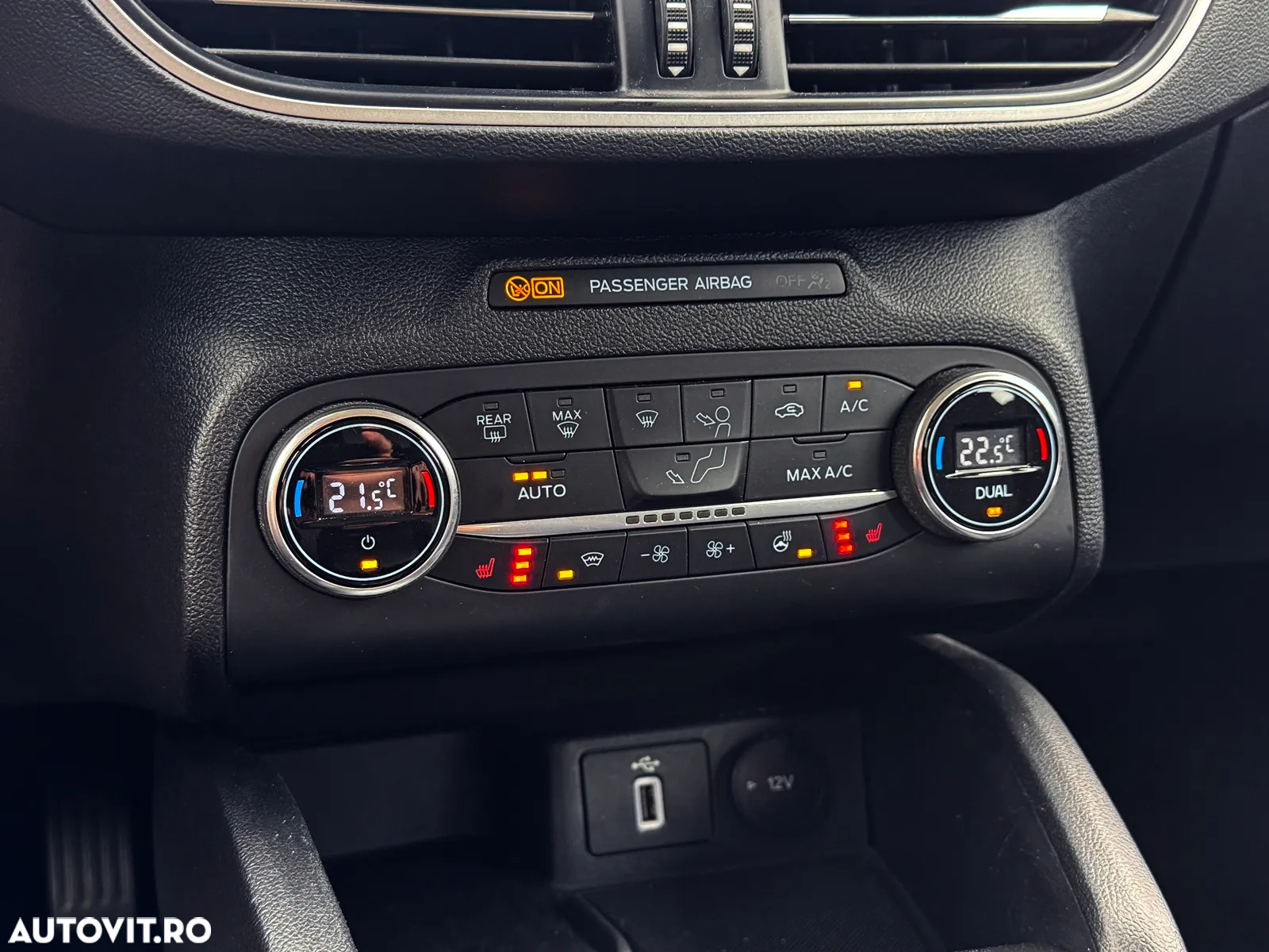 Ford Focus 2.0 EcoBlue Start-Stopp-System Aut. TITANIUM - 12