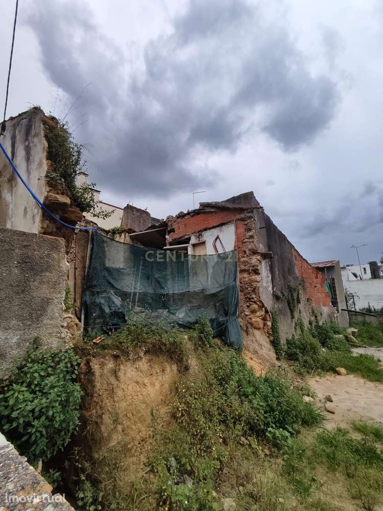 Ruína em local privilegiado para construção - Grande imagem: 5/13