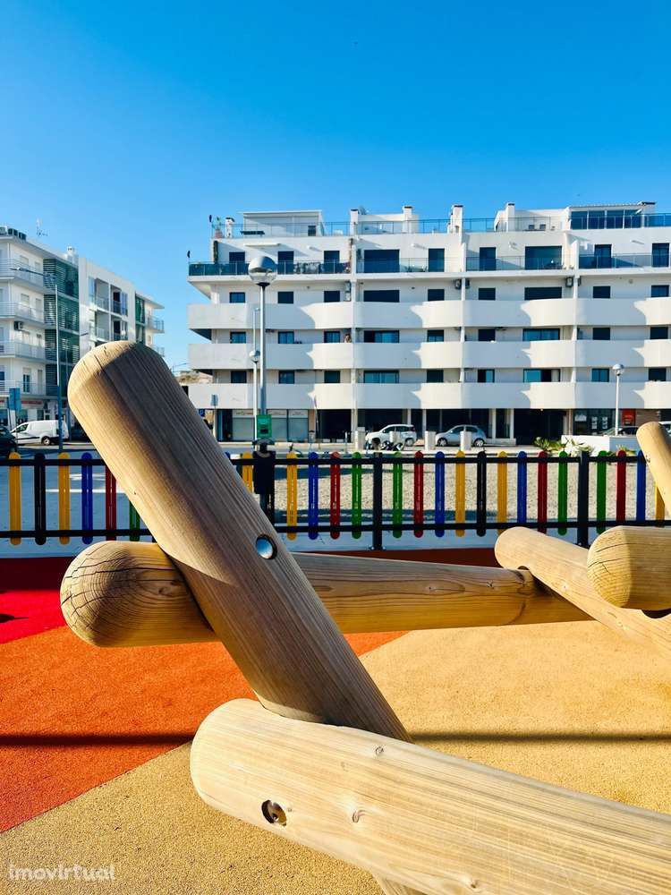 Apartamento T2 no Condomínio Ondas do Mar (estacionamento, elevador e - Grande imagem: 2/22