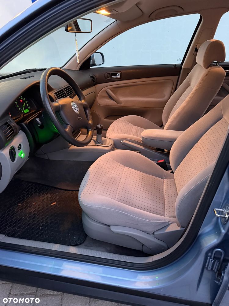 Volkswagen Passat - 16