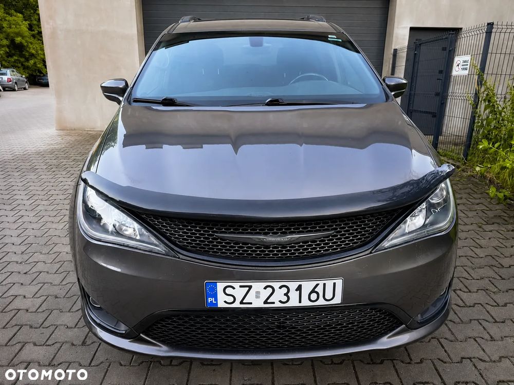 Chrysler Pacifica - 12