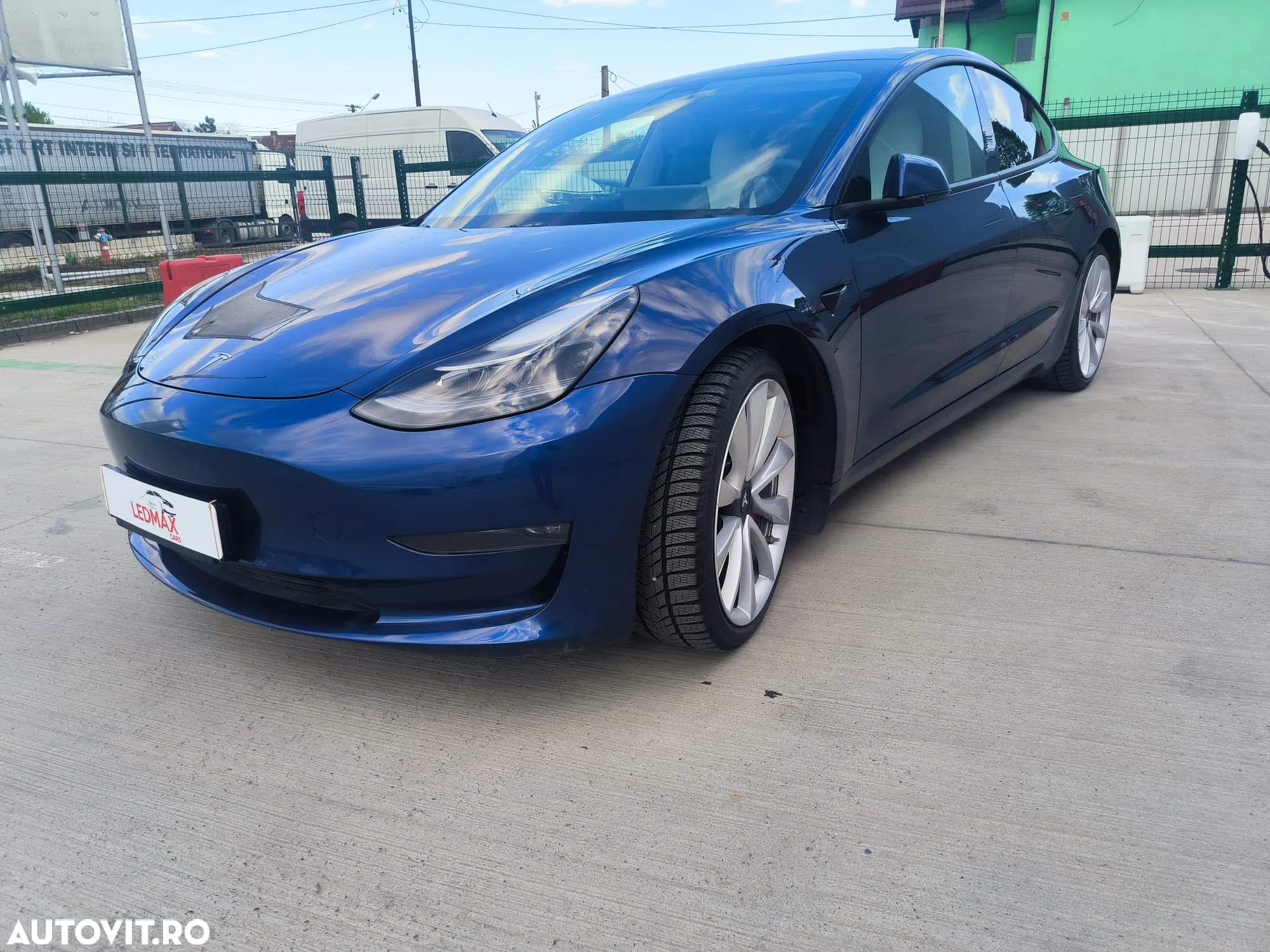 Tesla Model 3 Langstreckenbatterie Allradantrieb Dual Motor Performance - 2