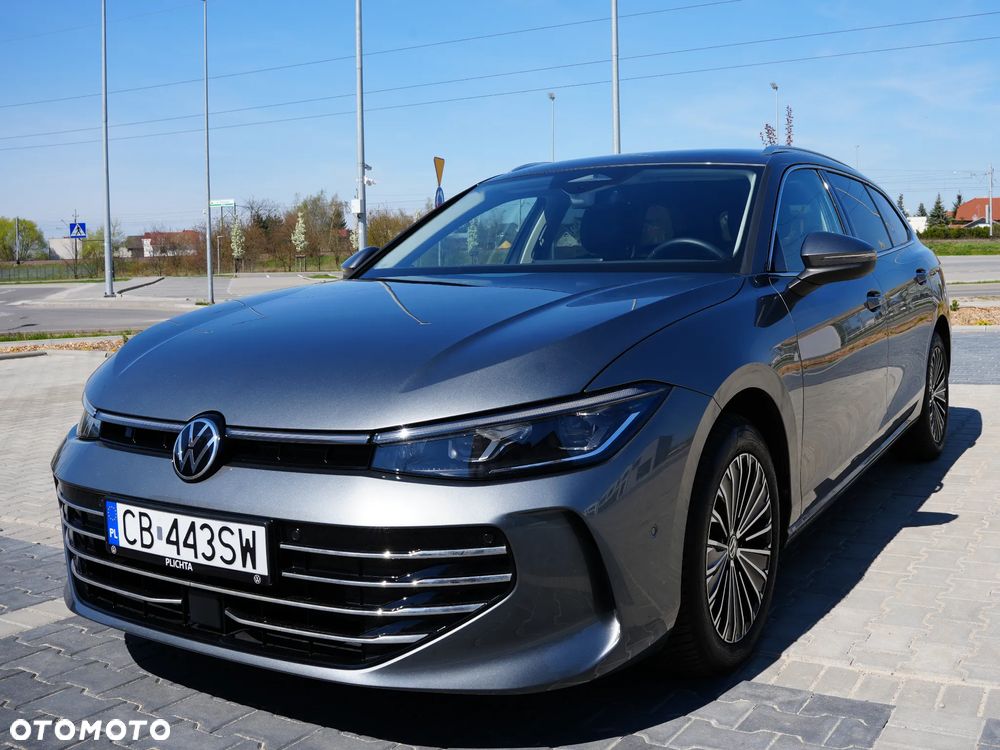 Volkswagen Passat - 1