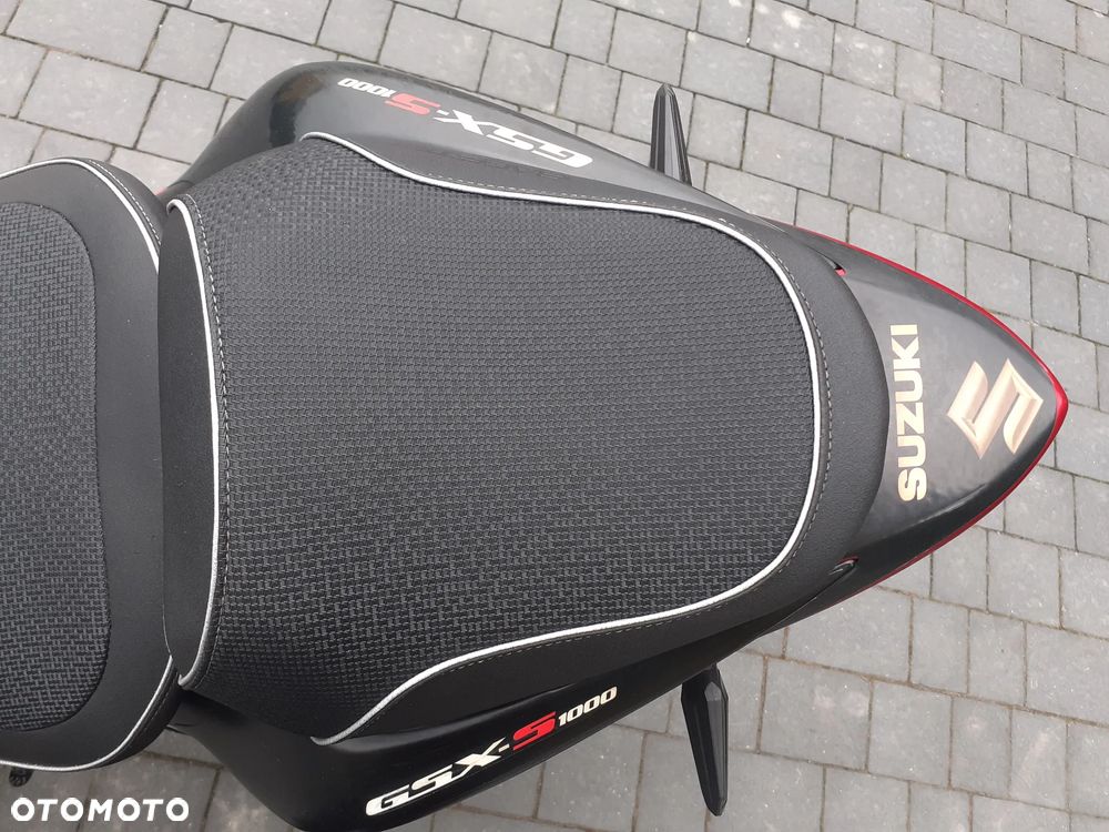 Suzuki GSX 1000 - 20