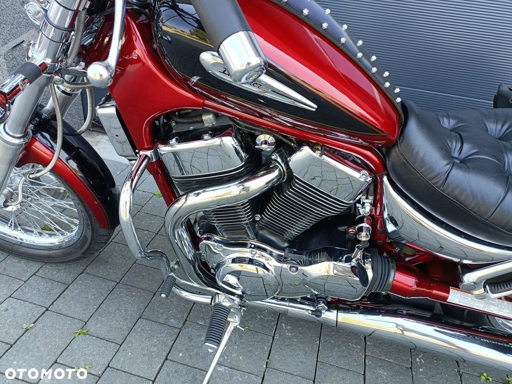 Suzuki Intruder - 14