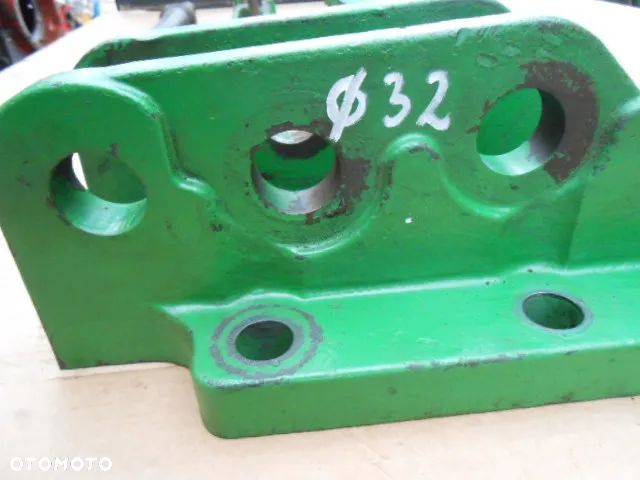 Podstawa uchwyt łącznika centralnego fi32mm John Deere 7800 - 4