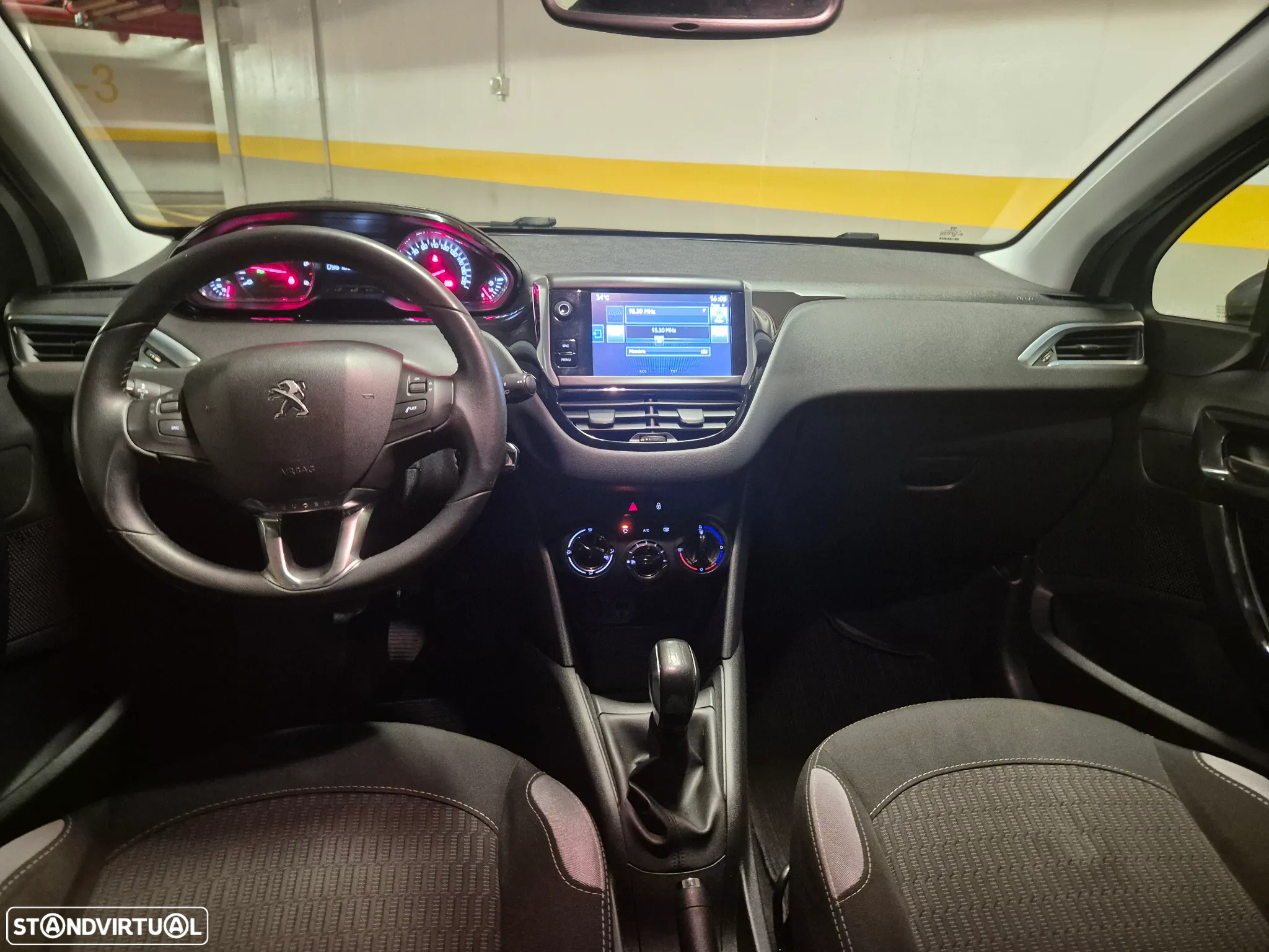 Peugeot 208 1.4 HDi SE Style - 27