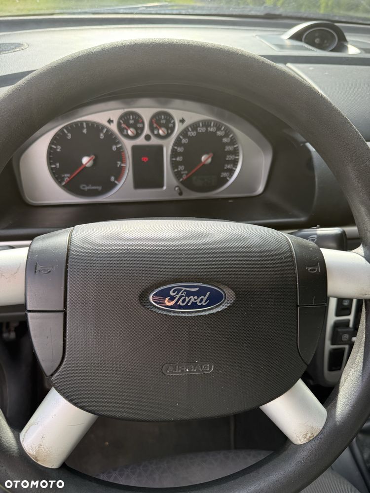 Ford Galaxy - 8