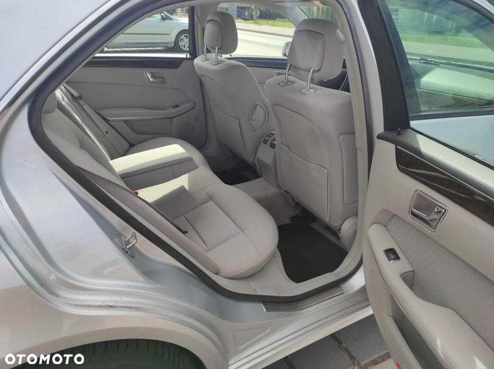 Mercedes-Benz Klasa E 200 BlueEFFICIENCY Elegance - 10