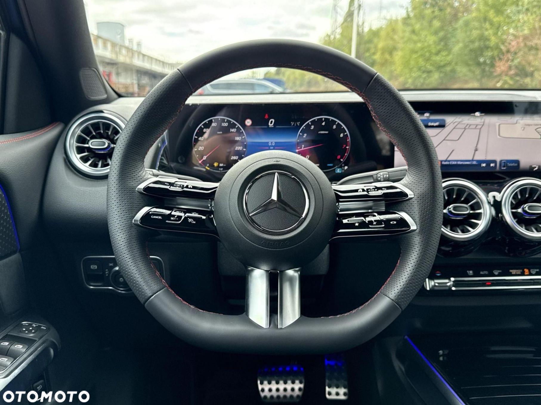 Mercedes-Benz GLB - 24
