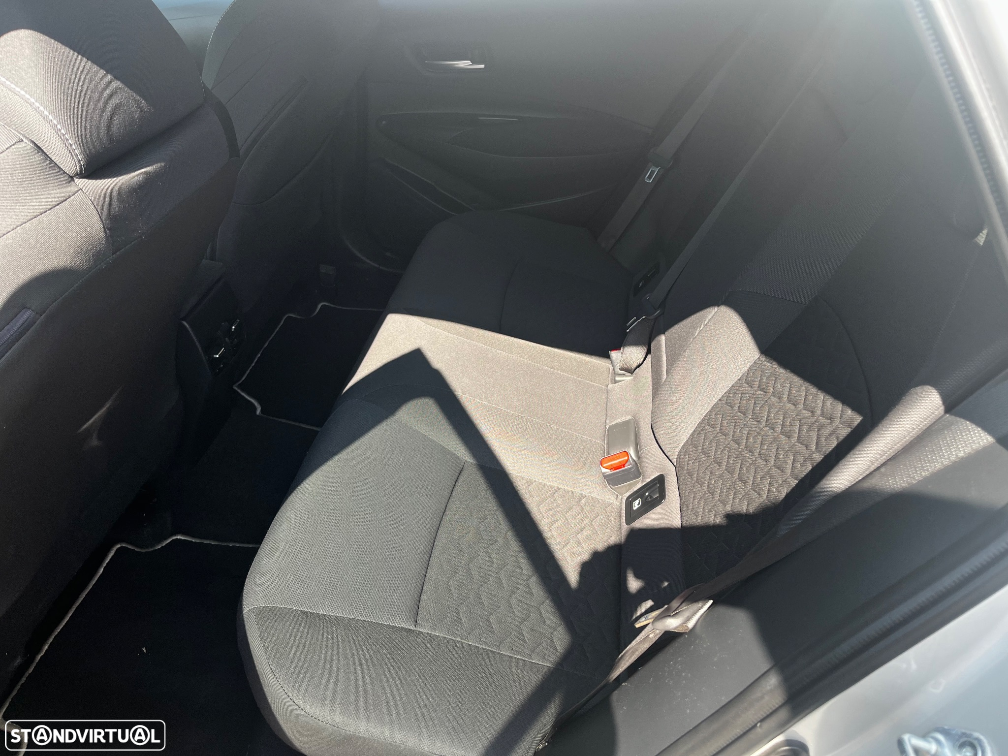 Toyota Corolla Touring Sports 1.8 Hybrid Comfort+P.Sport - 28