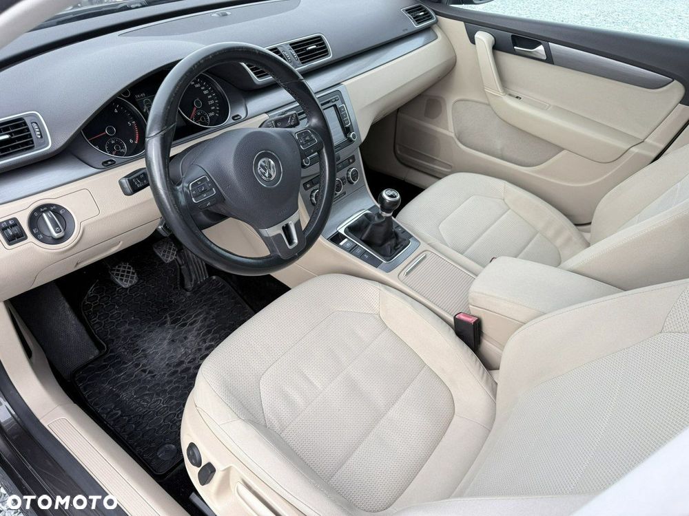 Volkswagen Passat - 27