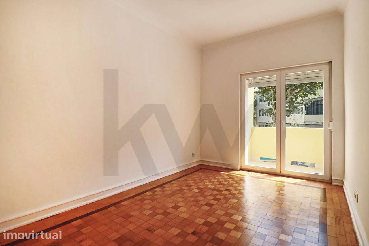 Exclusivo apartamento T4 renovado, em zona Central da Parede para Arre - Grande imagem: 4/30