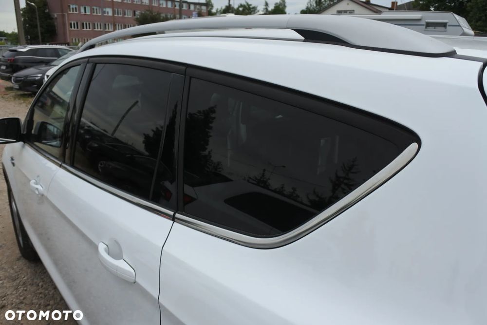Ford Kuga 2.0 TDCi 2x4 Titanium - 24