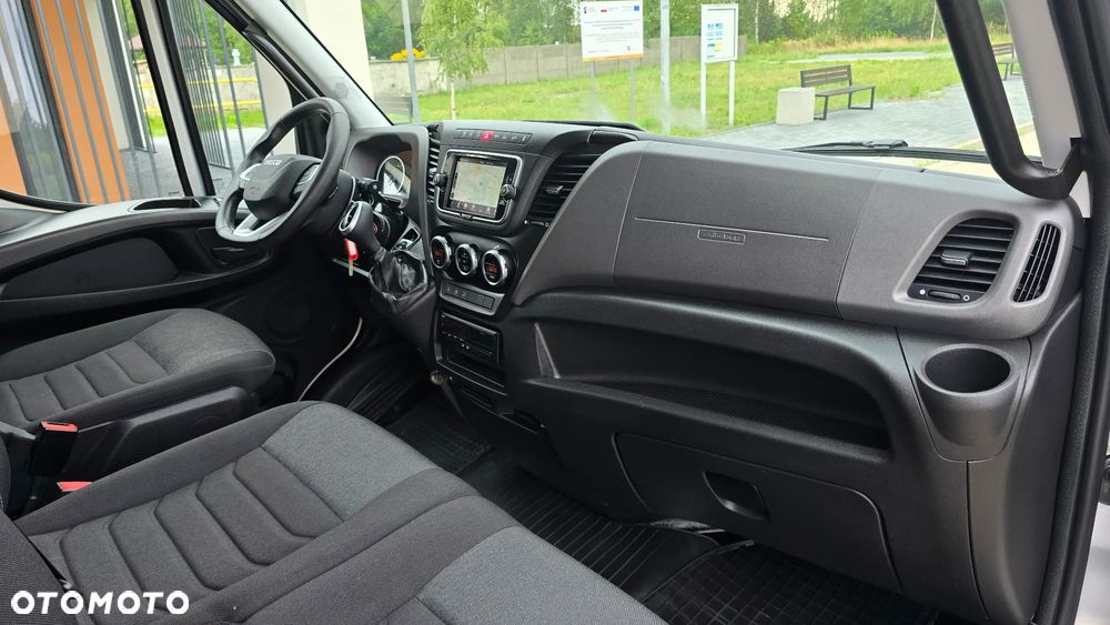 Iveco ❗️❗️DAILY 3.0 180KM 50C18 ❗️❗️ZABUDOWA IGLOOCAR 10 PALET / MROŹNIA -32 +32 / AGREGAT THERMOKING V300 MAX / AUTOMAT HI-MATIC / LAKIER METALIC / NAWIGACJA / TEMPOMAT ADAPTACYJNY / PODUSZKI PNEUMATYCZNE / GRUBA ŚCIANKA / WERSJA WZMOCNIONA / SALON POLSKA / FULL LED / MAKSYMALNA DOSTĘPNA OPCJA WYPOSAŻENIA❗❗ STAN - JAK NOWY ❗️ - 39