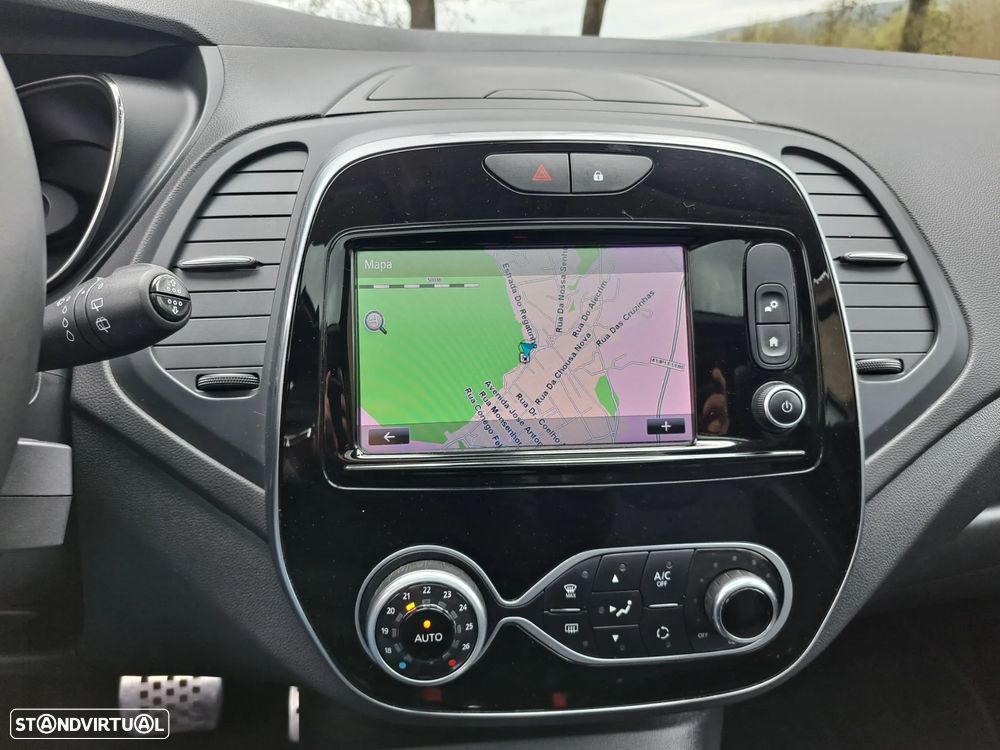 Renault Captur TCe 150 EDC GPF BOSE EDITION - 22