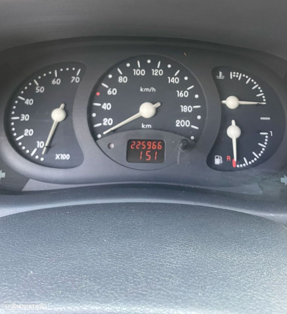 Renault Clio 1.2 RT - 9