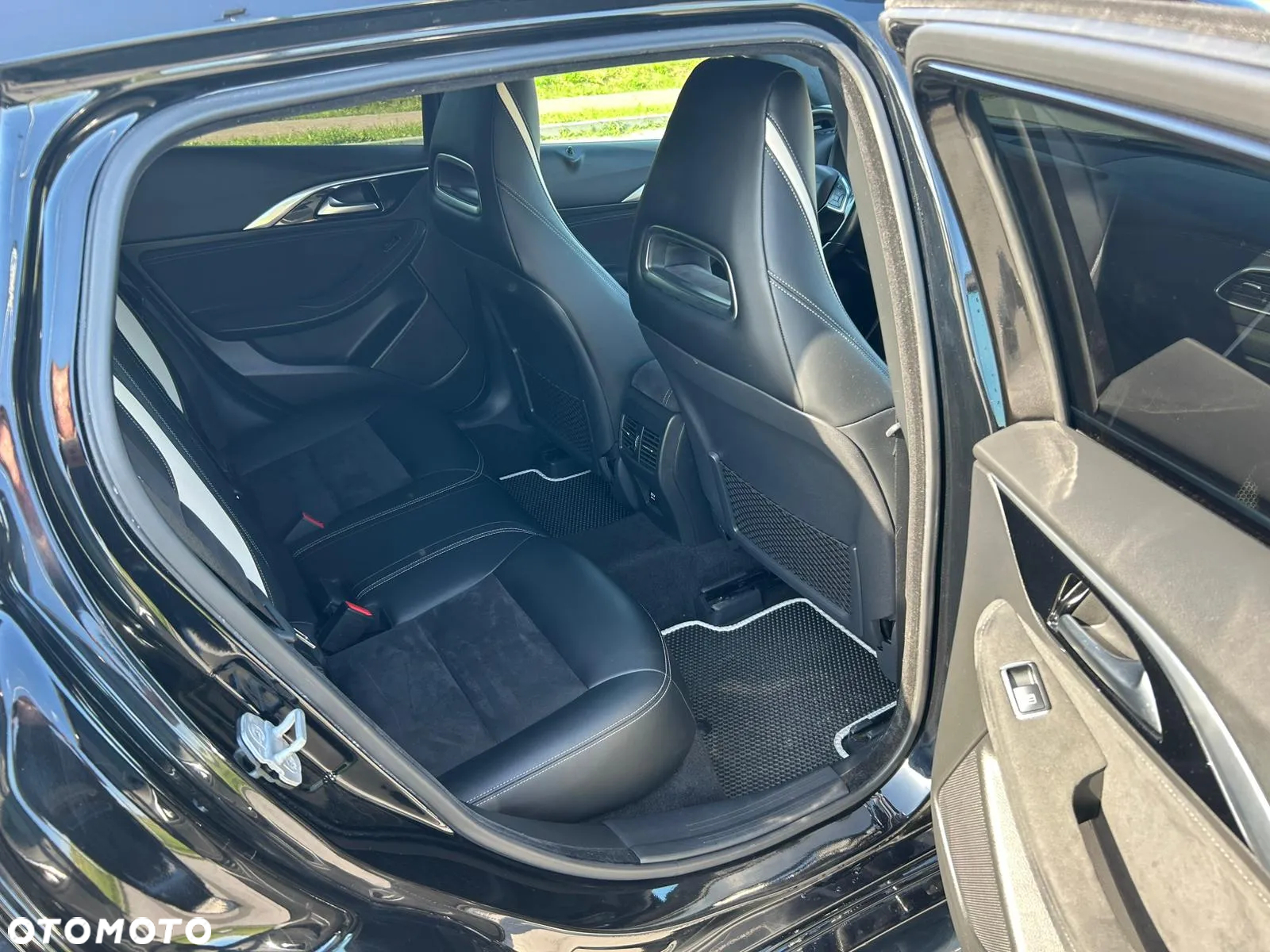 Infiniti Q30 - 10