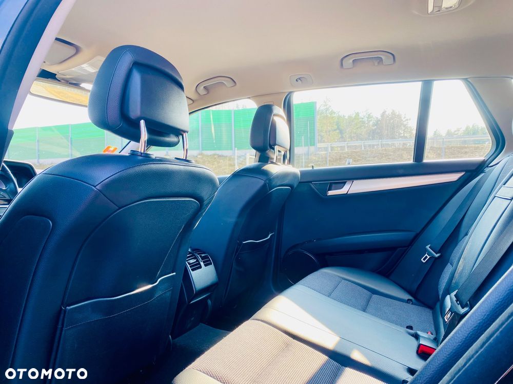 Mercedes-Benz Klasa C 180 CGI Automatik BlueEFFICIENCY Avantgarde - 28