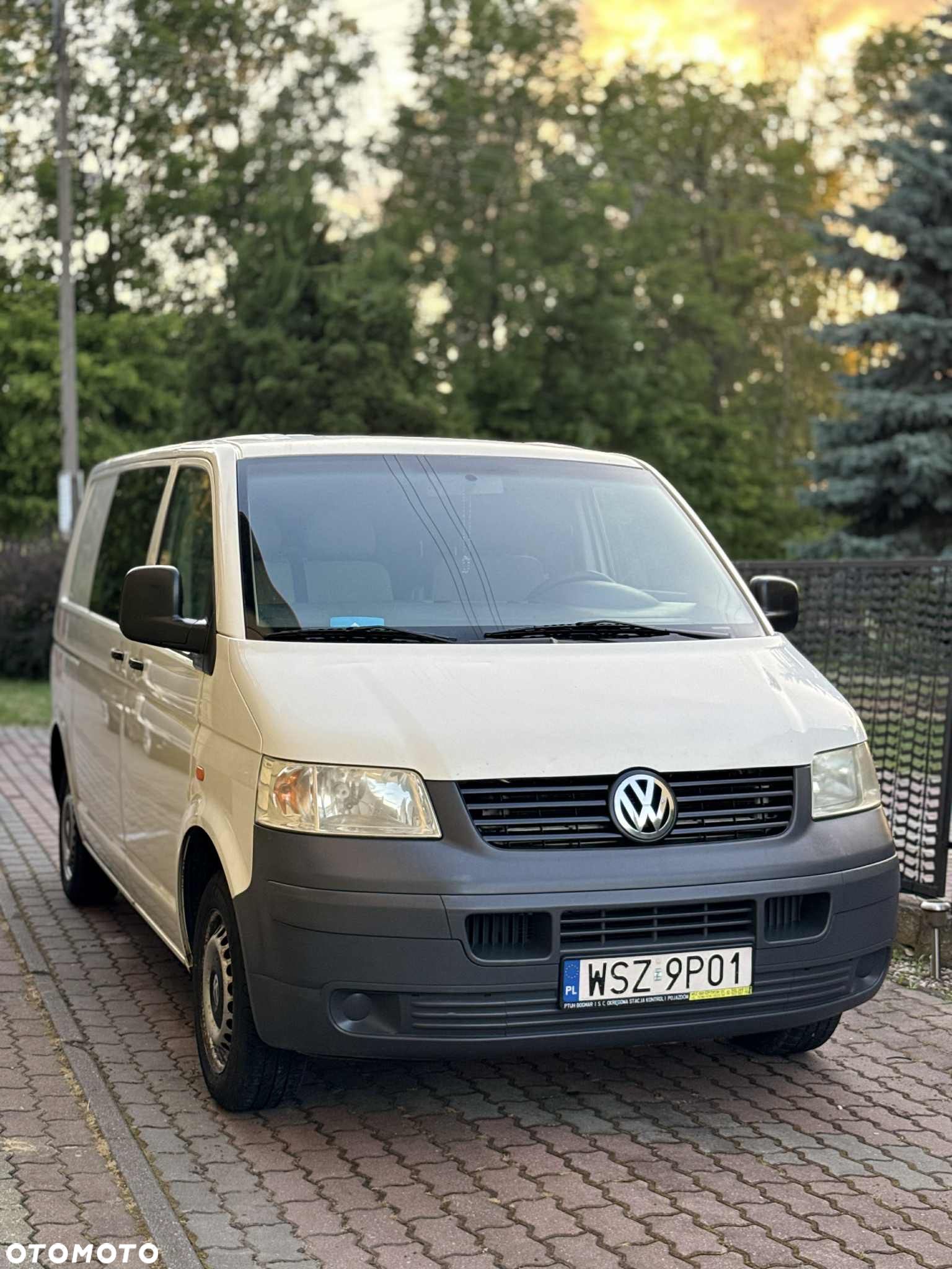 Volkswagen Transporter - 1