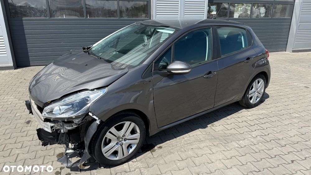Peugeot 208 - 4