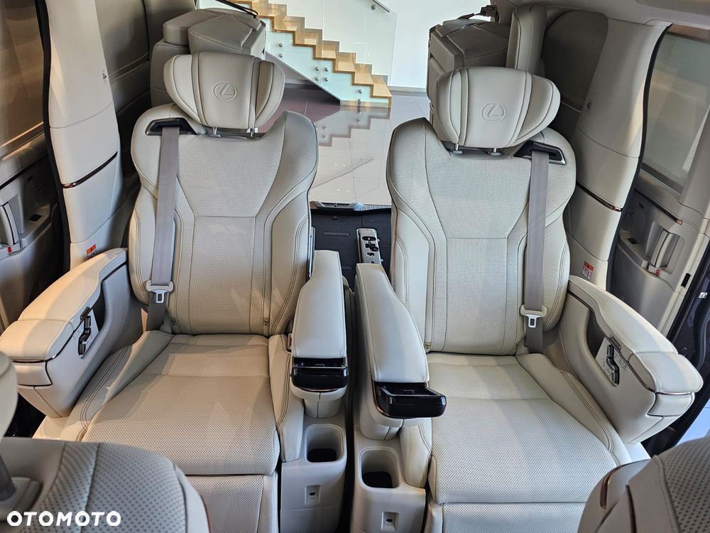 Lexus LM 350h Prestige - 10