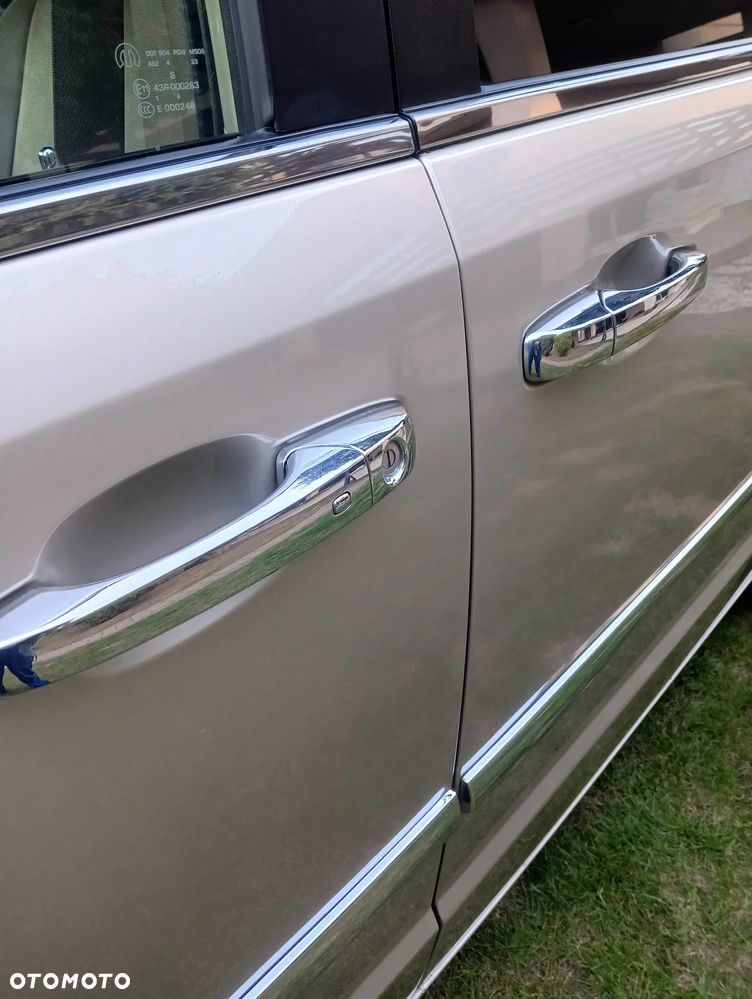 Chrysler Town & Country 3.6 Limited - 27