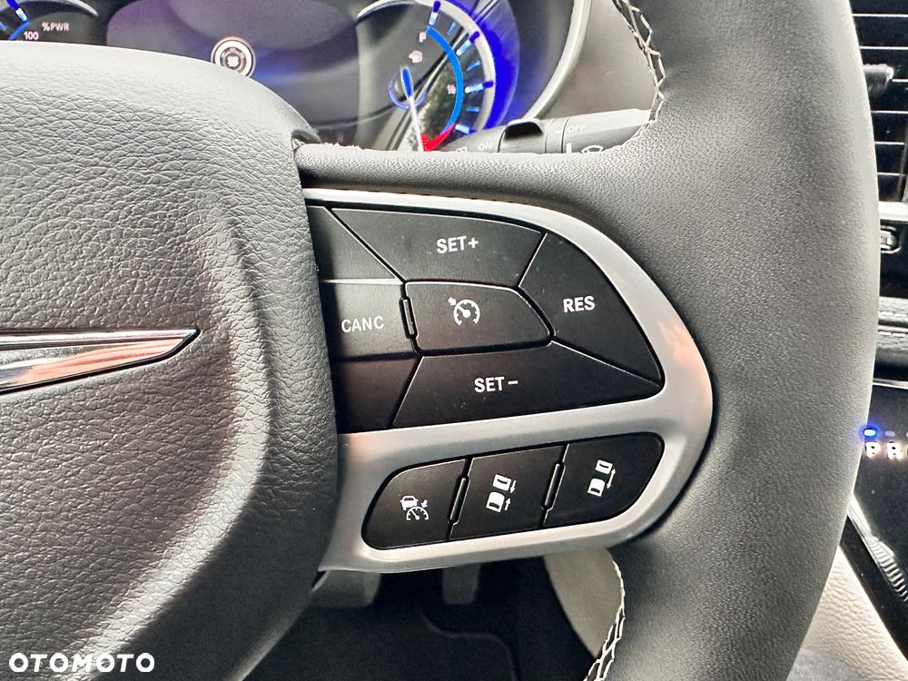 Chrysler Pacifica - 22