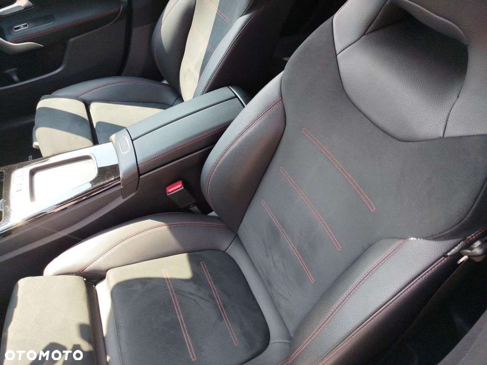 Mercedes-Benz CLA - 12