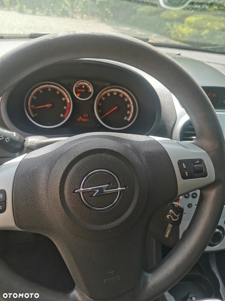 Opel Corsa 1.4 16V Satellite - 10