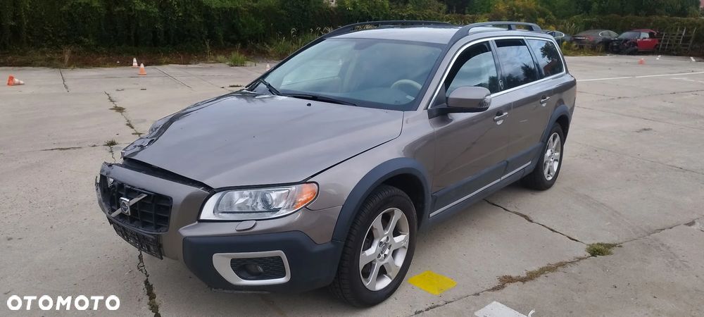 Volvo XC 70 D5 AWD Momentum - 1
