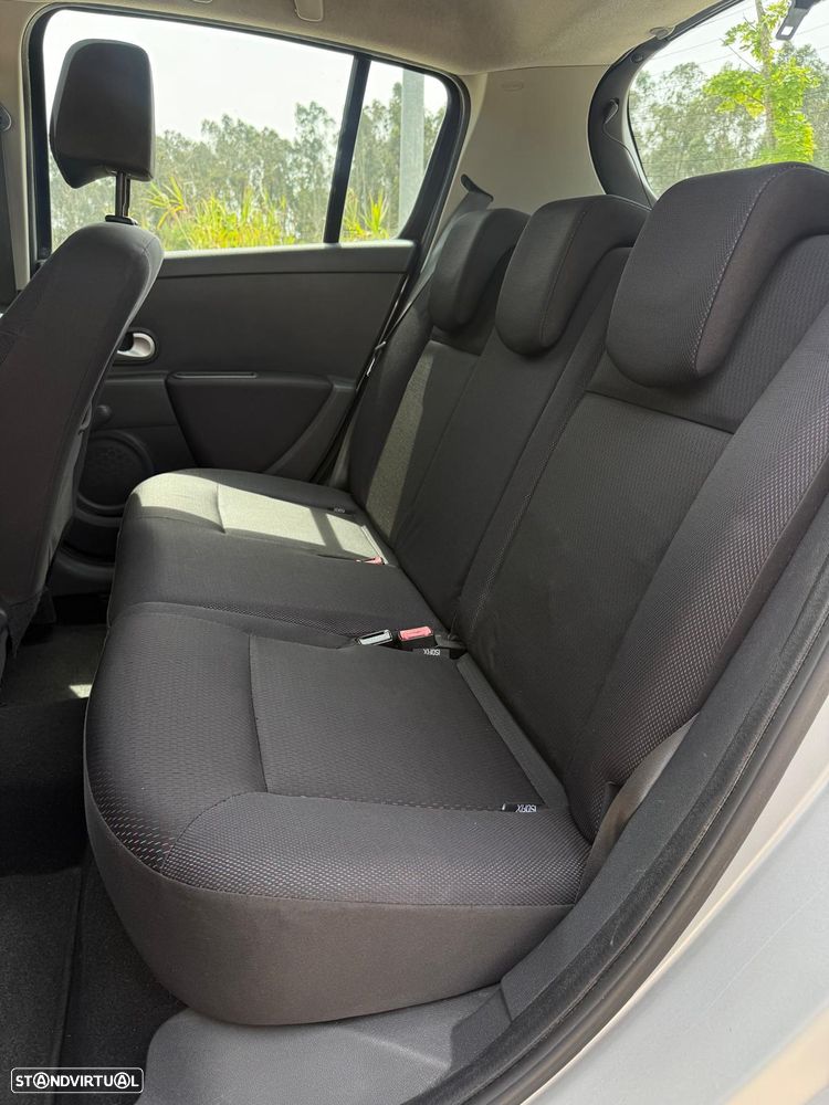 Renault Clio 1.2 16V Dynamique S - 11
