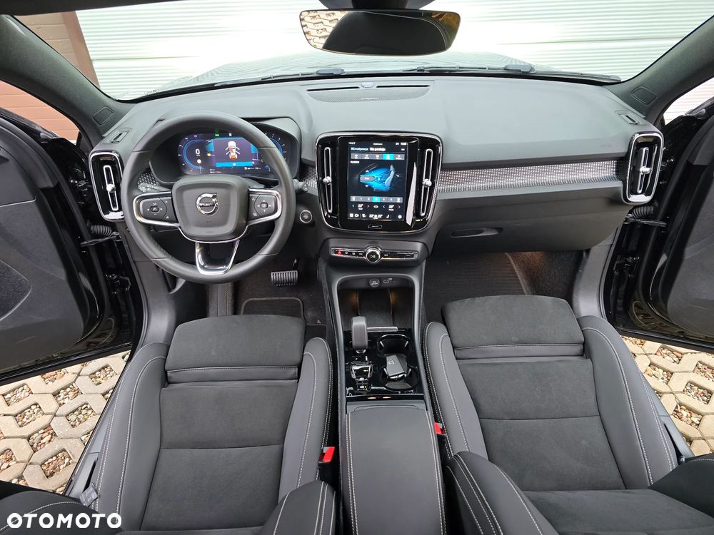 Volvo XC 40 B3 B DKG Plus Black Edition - 30