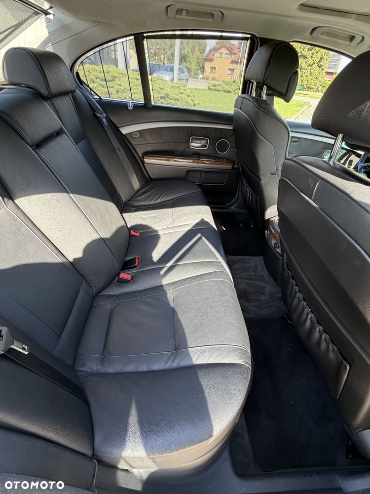 BMW Seria 7 735i - 14