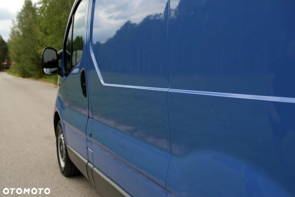 Opel VIVARO 2.5 CDTi 145KM * Z Niemiec * KLIMA * AUTOMAT * ZNAKOMITY STAN! - 16