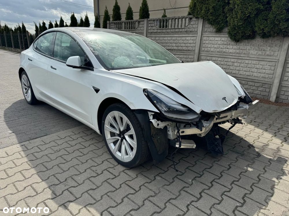 Tesla Model 3 - 3